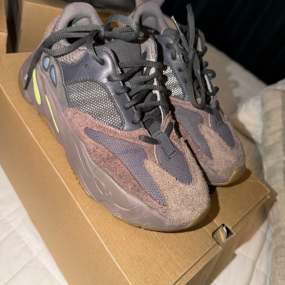 Adidas Kids Sneakers in Black, Yellow, and Cream - Picture 2 of 6